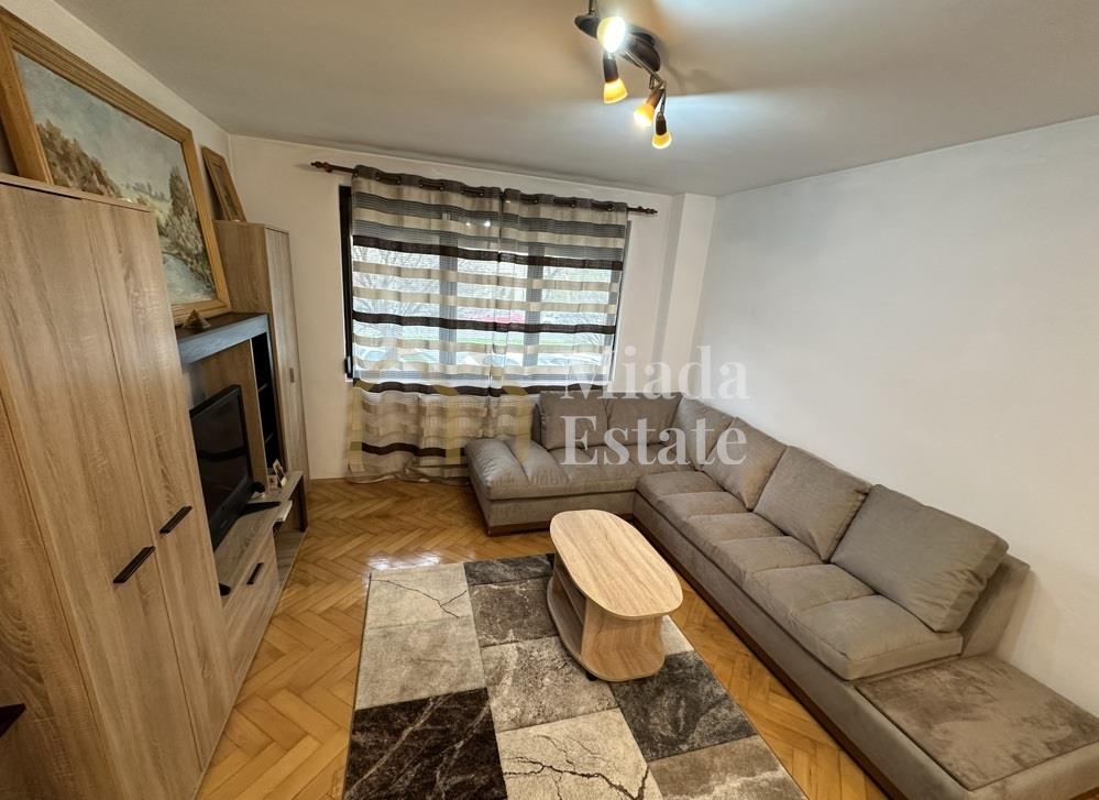 Apartament cu 3 camere, Zona Medicina