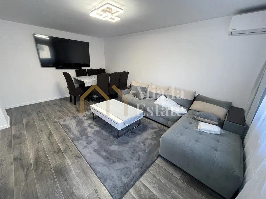 Apartament cu 3 camere, zona Lipovei